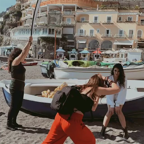 Giulia Salemi e Marta Cerreto tra Capri e Positano per uno shooting con Flormar