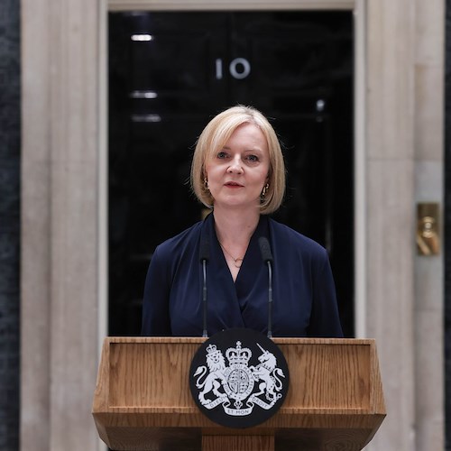 Gran Bretagna, Liz Truss si è dimessa: è stata premier per soli 45 giorni