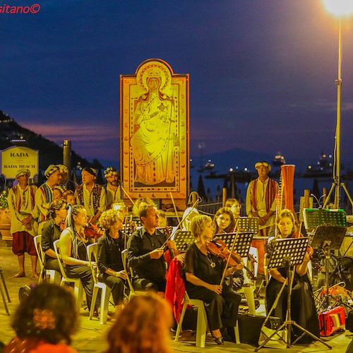 Grande emozione a Positano per il ritorno del Concerto all'alba, gli scatti di Fabio Fusco 