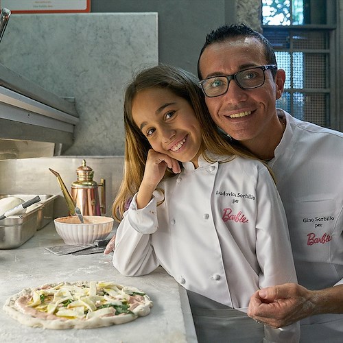 Grazie a Gino Sorbillo e alla sua piccola Ludovica, la pizza ispirata a Barbie / Video