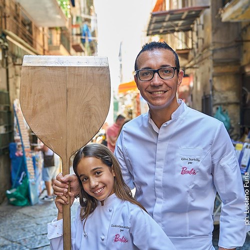 Grazie a Gino Sorbillo e alla sua piccola Ludovica, la pizza ispirata a Barbie / Video