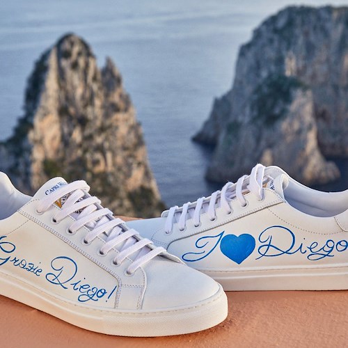 "Grazie Diego" Capri Watch dedica una scarpa personalizzata a mano al grande Campione recentemente scomparso