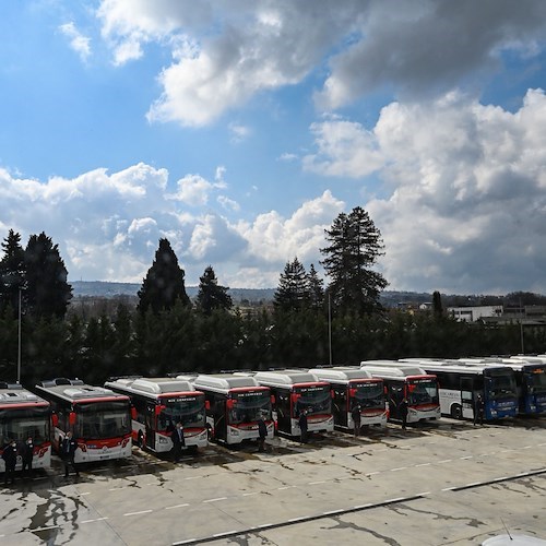 Grottaminarda, dopo 13 anni di lavori inaugurata la nuova Autostazione Air: 11mila metri quadri e 229 posti auto