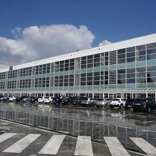 Grottaminarda, dopo 13 anni di lavori inaugurata la nuova Autostazione Air: 11mila metri quadri e 229 posti auto