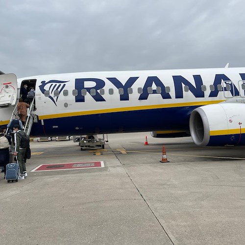 Guerra in Ucraina pesa sul settore aereo, Ryanair dice addio ai voli super-scontati a 10 euro