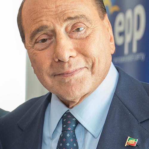 Hammamet, 23 anni dalla scomparsa di Craxi. Berlusconi: "Statista che ha cambiato storia del Paese"