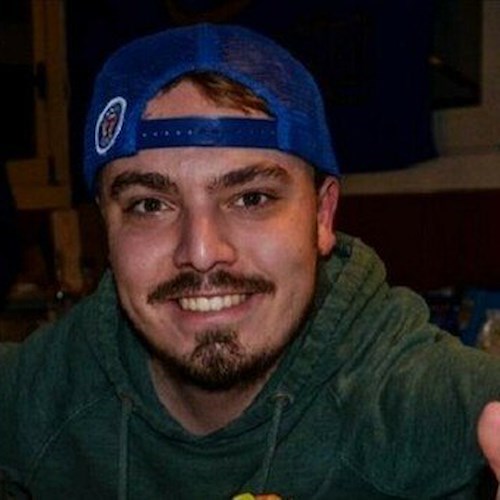 «Ho mal di testa, preferisco riposare». Elia muore a 24 anni mentre è in vacanza a Maiorca. Si indaga