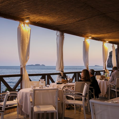 Hotel Le Agavi di Positano, la guida di "Identità Golose" esalta la cucina del ristorante "La Serra" 