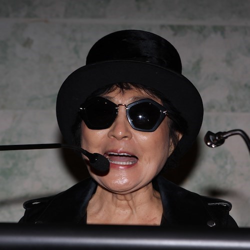 I 90 anni di Yoko Ono e il regalo del figlio Sean Lennon