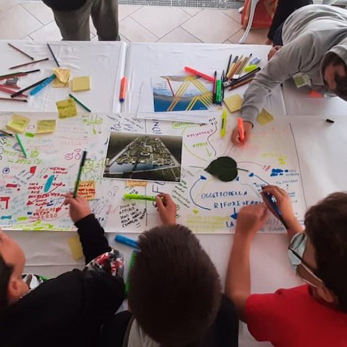 I bambini di Positano coinvolti in un workshop di Rigenerazione Urbana creativa dei loro luoghi del cuore