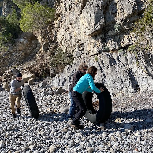 I volontari di "M.A.R.E. 2020" ripuliscono Marina della Lobra e Tordigliano dai rifiuti abbandonati nell'ambiente