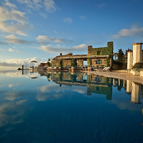 Il Belmond Hotel Caruso tra i dieci migliori alberghi con la vista panoramica più bella al mondo