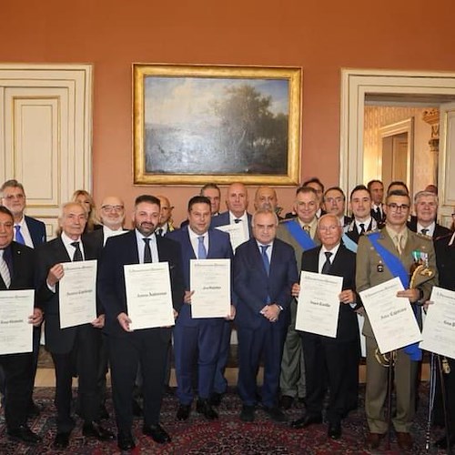 Il brigadiere dei Carabinieri Salvatore Acampora insignito del titolo di Cavaliere della Repubblica /foto