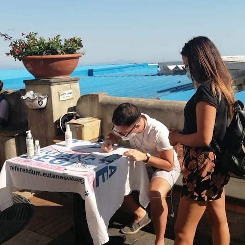Il Collettivo UANM a Maiori per raccogliere firme per referendum su Eutanasia Legale