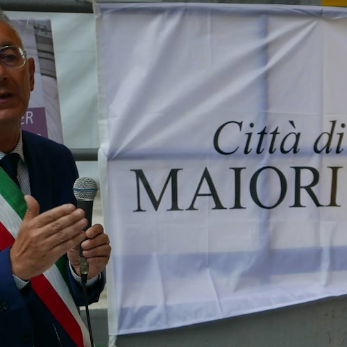 Il Comitato “Tuteliamo la Costiera Amalfitana” paragona il sindaco di Maiori al dottor Pangloss: «Convinto contro ogni evidenza che il depuratore sia la scelta migliore»
