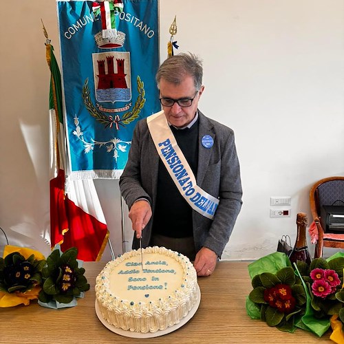 Il Comune di Positano saluta Luigi ‘Gigi’ Calza, lo storico dirigente va in pensione dopo 36 anni di servizio<br />&copy; Comune di Positano