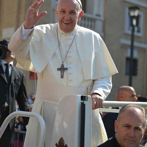 Il Covid non risparmia il Vaticano: contagiati i due più stretti collaboratori di Papa Francesco 