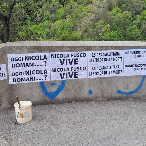 Il Giro d'Italia arriva in Costa d'Amalfi tra tifo, striscioni di protesta e dediche a Nicola / FOTO-VIDEO