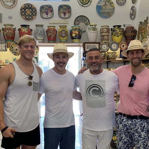 Il marito di Elton John in Costa d'Amalfi per acquistare le ceramiche della villa a Nizza [FOTO]
