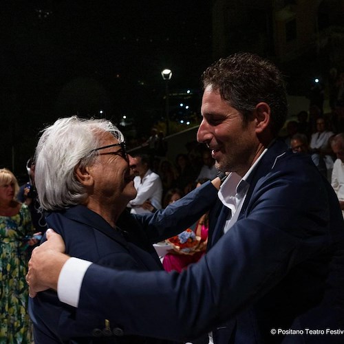 Il "Positano Teatro Festival" celebra Nino D'Angelo, il grande artista riceve il Premio "Annibale Ruccello"