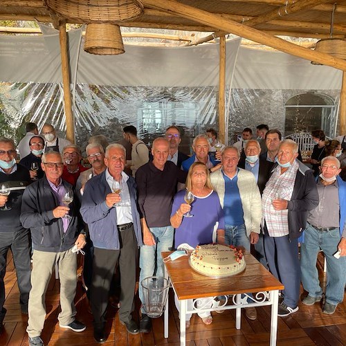 Il San Pietro di Positano. Festa di pensionamento al Carlino: per Armando, Giuseppe e Michele si conclude un percorso lavorativo durato più di 40 anni /foto