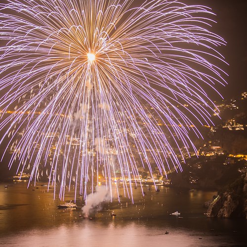 Il San Pietro di Positano festeggia con uno spettacolo pirotecnico il suo 51° compleanno