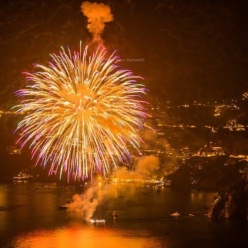 Il San Pietro di Positano festeggia con uno spettacolo pirotecnico il suo 51° compleanno