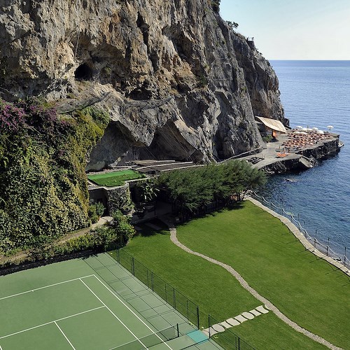 Il San Pietro di Positano. Giocare a Tennis in uno degli angoli più esclusivi al mondo: «Questo campo è una meraviglia!»