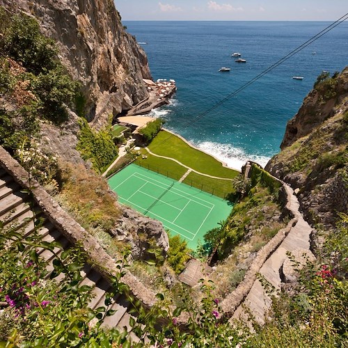Il San Pietro di Positano. Giocare a Tennis in uno degli angoli più esclusivi al mondo: «Questo campo è una meraviglia!»