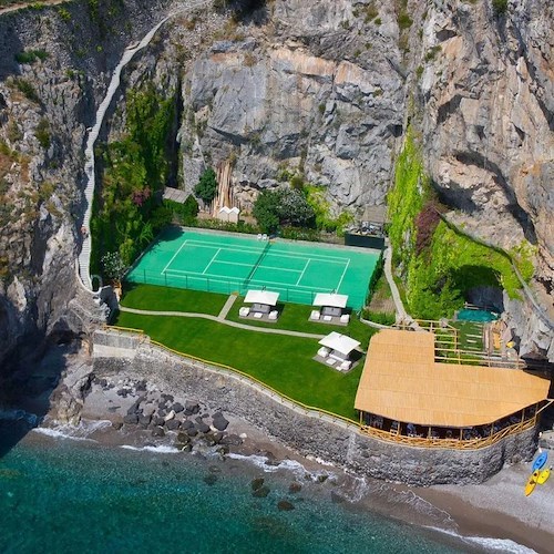 Il San Pietro di Positano. Giocare a Tennis in uno degli angoli più esclusivi al mondo: «Questo campo è una meraviglia!»
