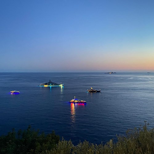 Il superyacht Aquarius è a Positano con ospiti reali /Foto