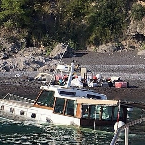 Imbarcazione affonda nelle acque di Positano, salvate 22 persone [FOTO]