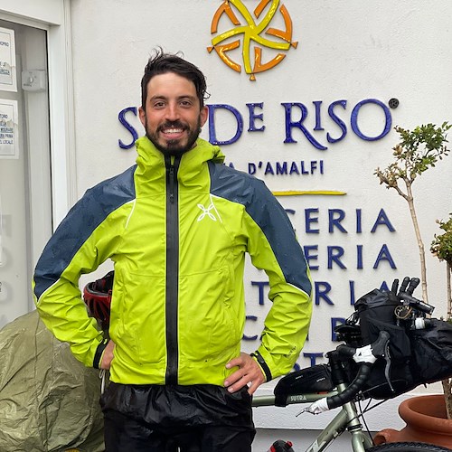 In bici fino alla Norvegia per Emergency e la mobilità sostenibile, Daniele Panarella fa tappa in Costa d'Amalfi