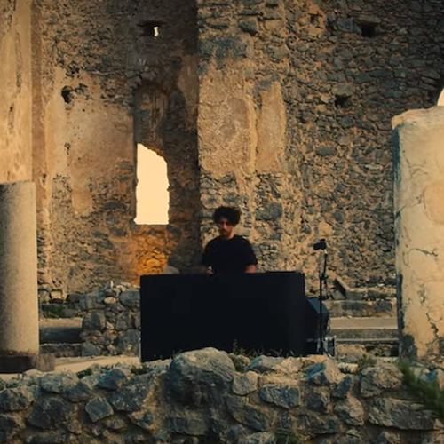 "In bilico tra il mare ed il cielo", il dj set dello scalese Yari Mostaccioli alla Basilica di Sant'Eustachio 