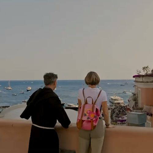 “In Cammino”: su Rai Tre Padre Enzo Fortunato alla scoperta di Positano, Agerola e Sentiero degli Dei