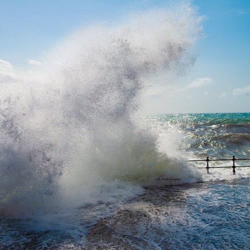 In Campania allerta meteo per vento forte e mare agitato: rischio incendi, attenzione a strutture per la balneazione 