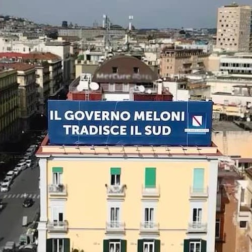 In Campania manifesti contro il Governo, Toti: «Spreco di soldi pubblici, li usassero per promuovere Costa d’Amalfi o Pompei»<br />&copy; Giovanni Toti
