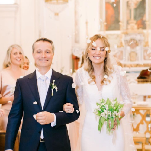 In Costa d'Amalfi il matrimonio da sogno di Danae Mercer, l'influencer che svela i trucchi dei social