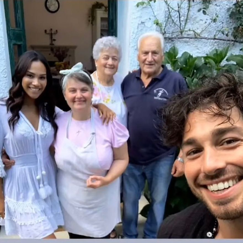 In Costa d'Amalfi la fuga romantica di Luca Vezil e Virginia Stablum: tappa anche a Positano / FOTO 