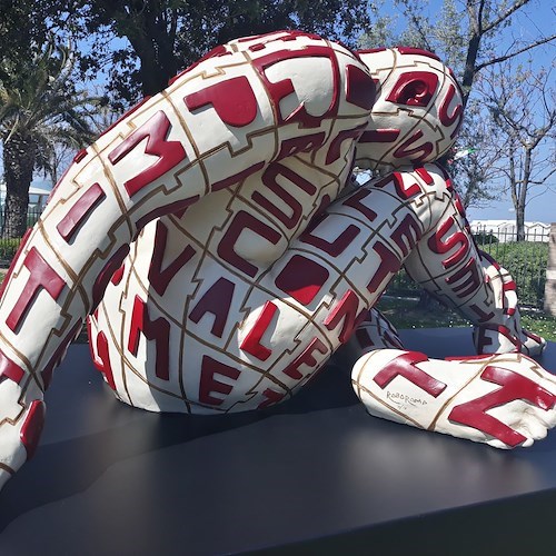 In Costa d’Amalfi la mostra diffusa di Rabarama, dal 29 luglio le sue sculture in esposizione a Positano e Minori