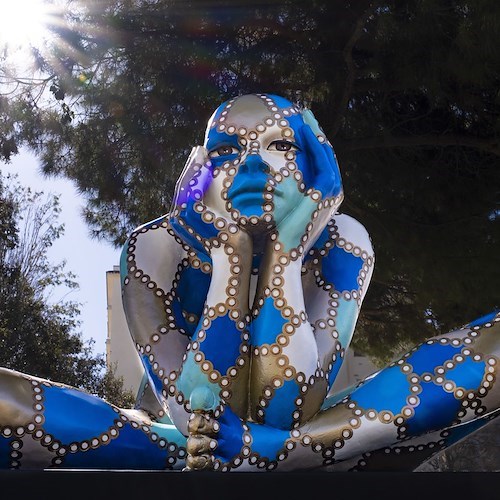 In Costa d’Amalfi la mostra diffusa di Rabarama, dal 29 luglio le sue sculture in esposizione a Positano e Minori