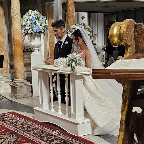 In Costa d'Amalfi le nozze da favola dell'attore Fabio Fulco e di Veronica Papa, gran finale con torta nuziale di Sal De Riso 