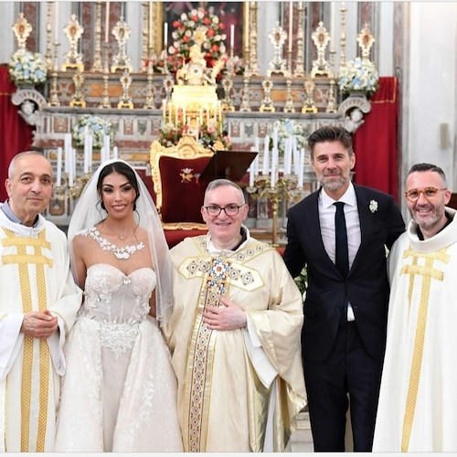 In Costa d'Amalfi le nozze da favola dell'attore Fabio Fulco e di Veronica Papa, gran finale con torta nuziale di Sal De Riso 