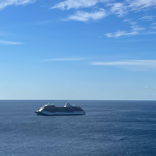 In Costiera Amalfitana arriva "Seven Seas Splendor", una delle navi da crociera più lussuose al mondo 