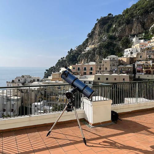 In occasione dell'eclissi solare parziale, Fabio Fusco torna a scuola con il suo telescopio
