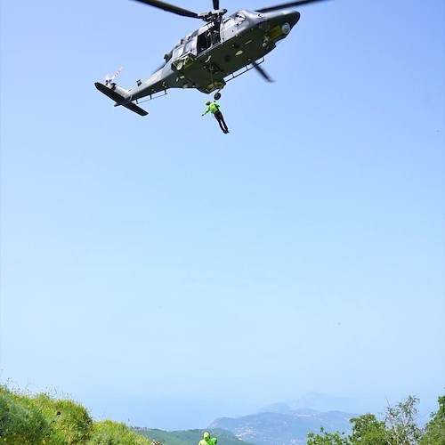 In Penisola Sorrentina esercitazione congiunta tra Aeronautica Militare e CNSAS 