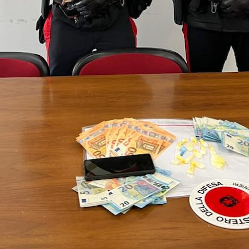 In tasca mille euro e negli slip 15 dosi di cocaina, arrestato 49enne a Reggio Emilia 