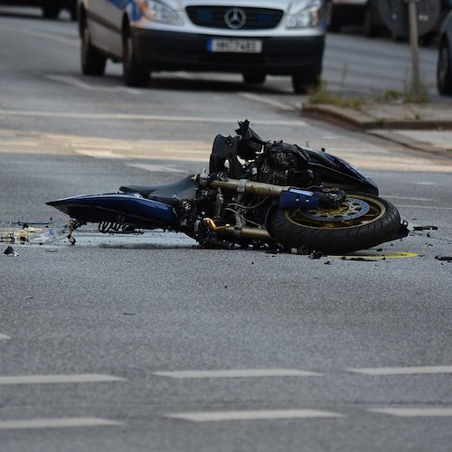 In tre sullo scooter a Terzigno: padre e figlia di 6 anni in ospedale dopo incidente 