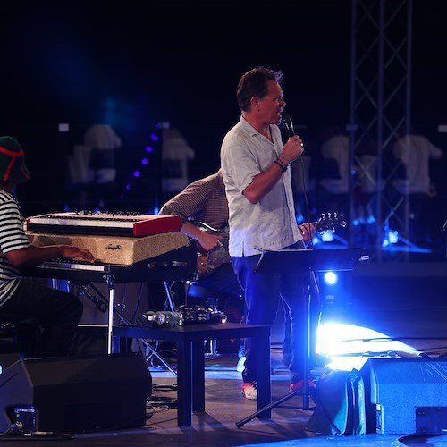 In una Ravello addobbata a festa per il Santo Patrono, un “eroico” Kurt Elling chiude la settimana del jazz