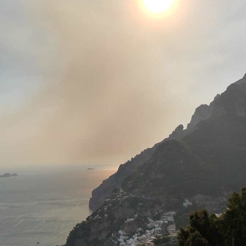 Incendio a Castel San Giorgio: coltre di fumo avvistata anche a Positano 